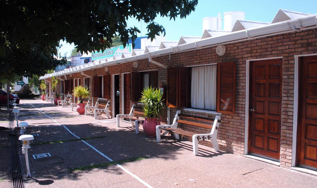 Bungalows Archi Termas del Dayman Bagian luar foto